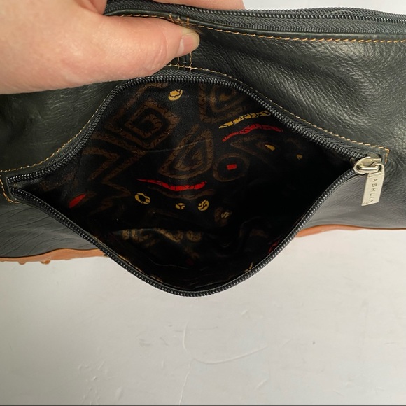 Vintage 2-tone Leather curved Shoulder Bag by Ashlin with stud detail - Picture 10 of 13